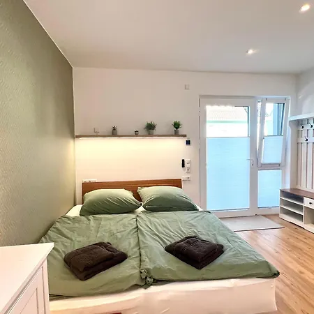 Cozy, Lovely Newly Renovated 1